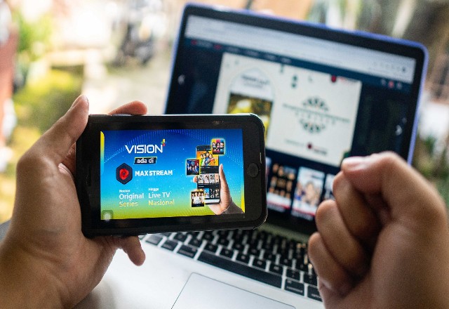 Telkomsel dan Vision+ menjalin kolaborasi dalam menghadirkan ragam konten video pilihan, termasuk berbagai judul-judul Vision+ Originals, pada Aplikasi MAXstream mulai 16 April 2021.